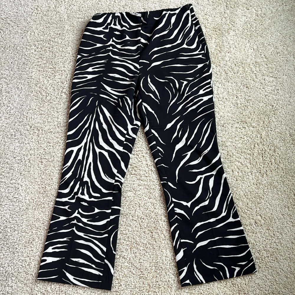 Zara Animal print kick flare crop pants Size L, fits like an 8. Worn once.